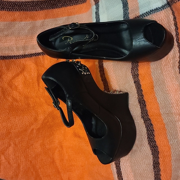 Privileged spiked platform heels - Picture 2 of 5